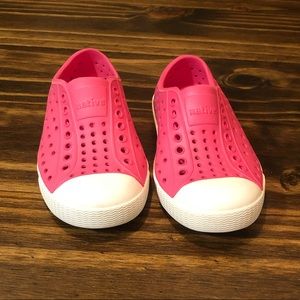 Native shoes in excellent condition! Toddler 8
